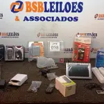 LOTE 028 - 01 VIVA-VOZ, 02 CELULARES MODELOS DIVERSOS, 01 TV MONITOR LCD 7’’, 01 GAVETA DE SOM AUTOMOTIVO, 01 ORGANIZADOR DE DADOS 01 POCKET CAM HD E 01 SUPORTE PARA CELULAR. (NO ESTADO) ATENÇÃO! FAZER A VISITAÇÃO ANTES DE ARREMATAR, NÃO SABEMOS SE FUNCIONA, LEILÃO NÃO TEM GARANTIA E NEM DEVOLUÇÃO, SUJEITO A POSSÍVEIS AVARIAS VISÍVEIS/OCULTAS E/OU AUSÊNCIA DE COMPONENTES.