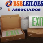 LOTE 004 - 02 PLACAS LUMINOSAS EXIT. (NO ESTADO) ATENÇÃO! FAZER A VISITAÇÃO ANTES DE ARREMATAR, NÃO SABEMOS SE FUNCIONA, LEILÃO NÃO TEM GARANTIA E NEM DEVOLUÇÃO, SUJEITO A POSSÍVEIS AVARIAS VISÍVEIS/OCULTAS E/OU AUSÊNCIA DE COMPONENTES.