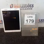 LOTE 179 - 01 IPAD. (NO ESTADO) ATENÇÃO! FAZER A VISITAÇÃO ANTES DE ARREMATAR, NÃO SABEMOS SE FUNCIONA, LEILÃO NÃO TEM GARANTIA E NEM DEVOLUÇÃO, SUJEITO A POSSÍVEIS AVARIAS VISÍVEIS/OCULTAS E/OU AUSÊNCIA DE COMPONENTES.