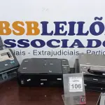 LOTE 106 - 01 GAVETA DE DINHEIRO, 01 IMPRESSORA MARCA CANON, 01 APARELHO DE VÍDEO CASSETE E 01 SCANNER MARCA AVISION. (NO ESTADO) ATENÇÃO! FAZER A VISITAÇÃO ANTES DE ARREMATAR, NÃO SABEMOS SE FUNCIONA, LEILÃO NÃO TEM GARANTIA E NEM DEVOLUÇÃO, SUJEITO A POSSÍVEIS AVARIAS VISÍVEIS/OCULTAS E/OU AUSÊNCIA DE COMPONENTES.