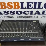 LOTE 449 - 01 MESA AMPLIFICADORA DE SOM COM FONTE. (NO ESTADO) ATENÇÃO! FAZER A VISITAÇÃO ANTES DE ARREMATAR, NÃO SABEMOS SE FUNCIONA. LEILÃO NÃO TEM GARANTIA E NEM DEVOLUÇÃO, SUJEITO A POSSÍVEIS AVARIAS VISÍVEIS/OCULTAS E/OU AUSÊNCIA DE COMPONENTES.