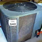 LOTE 042 - 01 CONDENSADORA MARCA KOMECO. (NO ESTADO) ATENÇÃO! FAZER A VISITAÇÃO ANTES DE ARREMATAR, NÃO SABEMOS SE FUNCIONA, LEILÃO NÃO TEM GARANTIA E NEM DEVOLUÇÃO, SUJEITO A POSSÍVEIS AVARIAS VISÍVEIS/OCULTAS E/OU AUSÊNCIA DE COMPONENTES.