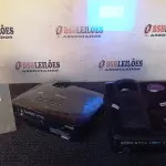 LOTE 201 - 01 PROJETOR BENQ E 01 PROJETOR MARCA EPSON. (NO ESTADO) ATENÇÃO! FAZER A VISITAÇÃO ANTES DE ARREMATAR, NÃO SABEMOS SE FUNCIONA, LEILÃO NÃO TEM GARANTIA E NEM DEVOLUÇÃO, SUJEITO A POSSÍVEIS AVARIAS VISÍVEIS/OCULTAS E/OU AUSÊNCIA DE COMPONENTES.