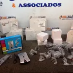 LOTE 027 - 01 TV BOX E 06 CAIXAS DE FONTE COM 04 UNIDADES CADA. (NO ESTADO) ATENÇÃO! FAZER A VISITAÇÃO ANTES DE ARREMATAR, NÃO SABEMOS SE FUNCIONA, LEILÃO NÃO TEM GARANTIA E NEM DEVOLUÇÃO, SUJEITO A POSSÍVEIS AVARIAS VISÍVEIS/OCULTAS E/OU AUSÊNCIA DE COMPONENTES.
