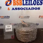 LOTE 031 - 01 ROLO DE ARAME FARPADO COM 500M. (NO ESTADO) ATENÇÃO! FAZER A VISITAÇÃO ANTES DE ARREMATAR, NÃO SABEMOS SE FUNCIONA, LEILÃO NÃO TEM GARANTIA E NEM DEVOLUÇÃO, SUJEITO A POSSÍVEIS AVARIAS VISÍVEIS/OCULTAS E/OU AUSÊNCIA DE COMPONENTES.