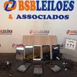 LOTE 171 - 08 CELULARES MARCA POSITIVO E 02 CARREGADORES. (NO ESTADO) ATENÇÃO! FAZER A VISITAÇÃO ANTES DE ARREMATAR, NÃO SABEMOS SE FUNCIONA, LEILÃO NÃO TEM GARANTIA E NEM DEVOLUÇÃO, SUJEITO A POSSÍVEIS AVARIAS VISÍVEIS/OCULTAS E/OU AUSÊNCIA DE COMPONENTES.