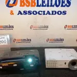 LOTE 200 - 01 PROJETOR MARCA EPSON E 01 MARCA LG. (NO ESTADO) ATENÇÃO! FAZER A VISITAÇÃO ANTES DE ARREMATAR, NÃO SABEMOS SE FUNCIONA, LEILÃO NÃO TEM GARANTIA E NEM DEVOLUÇÃO, SUJEITO A POSSÍVEIS AVARIAS VISÍVEIS/OCULTAS E/OU AUSÊNCIA DE COMPONENTES.