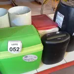 LOTE 052 - 01 TRITURADOR DE PAPEL 02 CAIXAS TÉRMICAS, 02 LIXEIRAS E 01 TAMBOR DE 50L. (NO ESTADO) ATENÇÃO! FAZER A VISITAÇÃO ANTES DE ARREMATAR, NÃO SABEMOS SE FUNCIONA, LEILÃO NÃO TEM GARANTIA E NEM DEVOLUÇÃO, SUJEITO A POSSÍVEIS AVARIAS VISÍVEIS/OCULTAS E/OU AUSÊNCIA DE COMPONENTES.