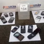 LOTE 154 - 01 LOTE COM VÁRIOS CELULARES MARCAS E MODELOS DIVERSOS. (NO ESTADO) ATENÇÃO! FAZER A VISITAÇÃO ANTES DE ARREMATAR, NÃO SABEMOS SE FUNCIONA, LEILÃO NÃO TEM GARANTIA E NEM DEVOLUÇÃO, SUJEITO A POSSÍVEIS AVARIAS VISÍVEIS/OCULTAS E/OU AUSÊNCIA DE COMPONENTES.