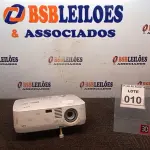 LOTE 010 - 01 PROJETOR NEC. (NO ESTADO) ATENÇÃO! FAZER A VISITAÇÃO ANTES DE ARREMATAR, NÃO SABEMOS SE FUNCIONA, LEILÃO NÃO TEM GARANTIA E NEM DEVOLUÇÃO, SUJEITO A POSSÍVEIS AVARIAS VISÍVEIS/OCULTAS E/OU AUSÊNCIA DE COMPONENTES.