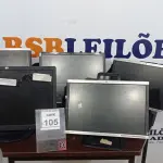 LOTE 105 - 05 MONITORES MARCA HP. (NO ESTADO) ATENÇÃO! FAZER A VISITAÇÃO ANTES DE ARREMATAR, NÃO SABEMOS SE FUNCIONA, LEILÃO NÃO TEM GARANTIA E NEM DEVOLUÇÃO, SUJEITO A POSSÍVEIS AVARIAS VISÍVEIS/OCULTAS E/OU AUSÊNCIA DE COMPONENTES.