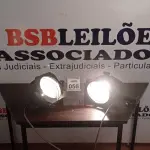 LOTE 056 - 02 REFLETORES DE PALCO. (NO ESTADO) ATENÇÃO! FAZER A VISITAÇÃO ANTES DE ARREMATAR, NÃO SABEMOS SE FUNCIONA, LEILÃO NÃO TEM GARANTIA E NEM DEVOLUÇÃO, SUJEITO A POSSÍVEIS AVARIAS VISÍVEIS/OCULTAS E/OU AUSÊNCIA DE COMPONENTES.