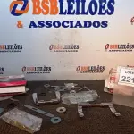 LOTE 221 - 02 FECHADURAS MARCA LA FONTE. (NO ESTADO) ATENÇÃO! FAZER A VISITAÇÃO ANTES DE ARREMATAR, NÃO SABEMOS SE FUNCIONA, LEILÃO NÃO TEM GARANTIA E NEM DEVOLUÇÃO, SUJEITO A POSSÍVEIS AVARIAS VISÍVEIS/OCULTAS E/OU AUSÊNCIA DE COMPONENTES.
