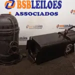 LOTE 026 - 02 REFLETORES PARA PALCO. (NO ESTADO) ATENÇÃO! FAZER A VISITAÇÃO ANTES DE ARREMATAR, NÃO SABEMOS SE FUNCIONA, LEILÃO NÃO TEM GARANTIA E NEM DEVOLUÇÃO, SUJEITO A POSSÍVEIS AVARIAS VISÍVEIS/OCULTAS E/OU AUSÊNCIA DE COMPONENTES.