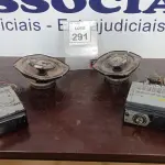 LOTE 291 - 02 APARELHOS DE SOM AUTOMOTIVO E 02 ALTO-FALANTES. (NO ESTADO) ATENÇÃO! FAZER A VISITAÇÃO ANTES DE ARREMATAR, NÃO SABEMOS SE FUNCIONA, LEILÃO NÃO TEM GARANTIA E NEM DEVOLUÇÃO, SUJEITO A POSSÍVEIS AVARIAS VISÍVEIS/OCULTAS E/OU AUSÊNCIA DE COMPONENTES.