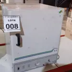 LOTE 008 - 01 ESTUFA PARA ESTERILIZAÇÃO E SECAGEM. (NO ESTADO) ATENÇÃO! FAZER A VISITAÇÃO ANTES DE ARREMATAR, NÃO SABEMOS SE FUNCIONA, LEILÃO NÃO TEM GARANTIA E NEM DEVOLUÇÃO, SUJEITO A POSSÍVEIS AVARIAS VISÍVEIS/OCULTAS E/OU AUSÊNCIA DE COMPONENTES.