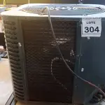 LOTE 304 - 01 CONDENSADORA MARCA KOMECO. (NO ESTADO) ATENÇÃO! FAZER A VISITAÇÃO ANTES DE ARREMATAR, NÃO SABEMOS SE FUNCIONA, LEILÃO NÃO TEM GARANTIA E NEM DEVOLUÇÃO, SUJEITO A POSSÍVEIS AVARIAS VISÍVEIS/OCULTAS E/OU AUSÊNCIA DE COMPONENTES.