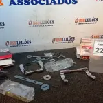 LOTE 221 - 02 FECHADURAS MARCA LA FONTE. (NO ESTADO) ATENÇÃO! FAZER A VISITAÇÃO ANTES DE ARREMATAR, NÃO SABEMOS SE FUNCIONA, LEILÃO NÃO TEM GARANTIA E NEM DEVOLUÇÃO, SUJEITO A POSSÍVEIS AVARIAS VISÍVEIS/OCULTAS E/OU AUSÊNCIA DE COMPONENTES.