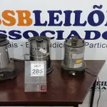 LOTE 285 - 03 BASES DE LIQUIDIFICADOR INDÚSTRIAL. (NO ESTADO) ATENÇÃO! FAZER A VISITAÇÃO ANTES DE ARREMATAR, NÃO SABEMOS SE FUNCIONA, LEILÃO NÃO TEM GARANTIA E NEM DEVOLUÇÃO, SUJEITO A POSSÍVEIS AVARIAS VISÍVEIS/OCULTAS E/OU AUSÊNCIA DE COMPONENTES.