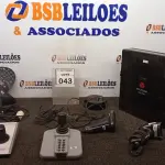 LOTE 043 - 01 HDX 700 POLYCOM, 01 CONTROLADOR PELCO KBD300A COM JOYSTICK, 01 CONTROLADOR AXIS 295, 01 APARELHO DE AUDIOCONFERÊNCIA, 02 LEITORES DE CÓDIGO DE BARRAS E 01 APARELHO DE TELECOMUNICAÇÃO AVAYA. (NO ESTADO) ATENÇÃO! FAZER A VISITAÇÃO ANTES DE ARREMATAR, NÃO SABEMOS SE FUNCIONA, LEILÃO NÃO TEM GARANTIA E NEM DEVOLUÇÃO, SUJEITO A POSSÍVEIS AVARIAS VISÍVEIS/OCULTAS E/OU AUSÊNCIA DE COMPONENTES.