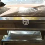 LOTE 483 - 01 CHAPA INDUSTRIAL ELÉTRICA EM INOX. (NO ESTADO) ATENÇÃO! FAZER A VISITAÇÃO ANTES DE ARREMATAR, NÃO SABEMOS SE FUNCIONA, LEILÃO NÃO TEM GARANTIA E NEM DEVOLUÇÃO, SUJEITO A POSSÍVEIS AVARIAS VISÍVEIS/OCULTAS E/OU AUSÊNCIA DE COMPONENTES.