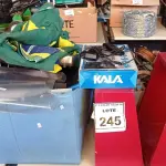 LOTE 245 - 01 LOTE COM VÁRIAS PASTAS DE ARQUIVO, GRANDE QUANTIDADE DE LETRAS, 01 SUPORTE ARTICULADO PARA TV E 02 PRATELEIRAS DE PAREDE. (NO ESTADO) ATENÇÃO! FAZER A VISITAÇÃO ANTES DE ARREMATAR, NÃO SABEMOS SE FUNCIONA, LEILÃO NÃO TEM GARANTIA E NEM DEVOLUÇÃO, SUJEITO A POSSÍVEIS AVARIAS VISÍVEIS/OCULTAS E/OU AUSÊNCIA DE COMPONENTES.