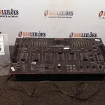 LOTE 045 - 01 MIXER DE DJ PMX 3501. (NO ESTADO) ATENÇÃO! FAZER A VISITAÇÃO ANTES DE ARREMATAR, NÃO SABEMOS SE FUNCIONA, LEILÃO NÃO TEM GARANTIA E NEM DEVOLUÇÃO, SUJEITO A POSSÍVEIS AVARIAS VISÍVEIS/OCULTAS E/OU AUSÊNCIA DE COMPONENTES.