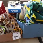 LOTE 245 - 01 LOTE COM VÁRIAS PASTAS DE ARQUIVO, GRANDE QUANTIDADE DE LETRAS, 01 SUPORTE ARTICULADO PARA TV E 02 PRATELEIRAS DE PAREDE. (NO ESTADO) ATENÇÃO! FAZER A VISITAÇÃO ANTES DE ARREMATAR, NÃO SABEMOS SE FUNCIONA, LEILÃO NÃO TEM GARANTIA E NEM DEVOLUÇÃO, SUJEITO A POSSÍVEIS AVARIAS VISÍVEIS/OCULTAS E/OU AUSÊNCIA DE COMPONENTES.