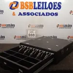 LOTE 033 - 01 GAVETA DE DINHEIRO. (NO ESTADO) ATENÇÃO! FAZER A VISITAÇÃO ANTES DE ARREMATAR, NÃO SABEMOS SE FUNCIONA, LEILÃO NÃO TEM GARANTIA E NEM DEVOLUÇÃO, SUJEITO A POSSÍVEIS AVARIAS VISÍVEIS/OCULTAS E/OU AUSÊNCIA DE COMPONENTES.