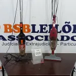 LOTE 050 - 02 ASPIRADORES DE PÓ DE MÃO. (NO ESTADO) ATENÇÃO! FAZER A VISITAÇÃO ANTES DE ARREMATAR, NÃO SABEMOS SE FUNCIONA, LEILÃO NÃO TEM GARANTIA E NEM DEVOLUÇÃO, SUJEITO A POSSÍVEIS AVARIAS VISÍVEIS/OCULTAS E/OU AUSÊNCIA DE COMPONENTES.