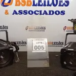 LOTE 005 - 02 REFLETORES DE PALCO. (NO ESTADO) ATENÇÃO! FAZER A VISITAÇÃO ANTES DE ARREMATAR, NÃO SABEMOS SE FUNCIONA, LEILÃO NÃO TEM GARANTIA E NEM DEVOLUÇÃO, SUJEITO A POSSÍVEIS AVARIAS VISÍVEIS/OCULTAS E/OU AUSÊNCIA DE COMPONENTES.