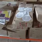 LOTE 034 - 01 LOTE COM GRANDE QUANTIDADE DE CAPAS PARA CD, FILTROS ANTI- REFLEXÍVEIS ROLOS DE RECARGA PARA USO EM CARTUCHOS E ACESSÓRIOS PARA PASTAS. (NO ESTADO) ATENÇÃO! FAZER A VISITAÇÃO ANTES DE ARREMATAR, NÃO SABEMOS SE FUNCIONA, LEILÃO NÃO TEM GARANTIA E NEM DEVOLUÇÃO, SUJEITO A POSSÍVEIS AVARIAS VISÍVEIS/OCULTAS E/OU AUSÊNCIA DE COMPONENTES.