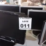 LOTE 011 - 06 MONITORES DE MARCAS E MODELOS DIVERSOS. (NO ESTADO) ATENÇÃO! FAZER A VISITAÇÃO ANTES DE ARREMATAR, NÃO SABEMOS SE FUNCIONA, LEILÃO NÃO TEM GARANTIA E NEM DEVOLUÇÃO, SUJEITO A POSSÍVEIS AVARIAS VISÍVEIS/OCULTAS E/OU AUSÊNCIA DE COMPONENTES.