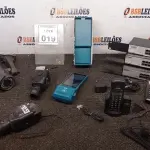 LOTE 019 - 03 SWITCHES 24 PORTAS, 05 CÂMERAS DE MONITORAMENTO DE MODELOS DIVERSOS, 02 FONES OPERADOR, 01 MÁQUINA DE CARTÃO E 01 TELEFONE. (NO ESTADO) ATENÇÃO! FAZER A VISITAÇÃO ANTES DE ARREMATAR, NÃO SABEMOS SE FUNCIONA, LEILÃO NÃO TEM GARANTIA E NEM DEVOLUÇÃO, SUJEITO A POSSÍVEIS AVARIAS VISÍVEIS/OCULTAS E/OU AUSÊNCIA DE COMPONENTES.