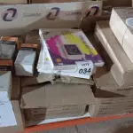 LOTE 034 - 01 LOTE COM GRANDE QUANTIDADE DE CAPAS PARA CD, FILTROS ANTI- REFLEXÍVEIS ROLOS DE RECARGA PARA USO EM CARTUCHOS E ACESSÓRIOS PARA PASTAS. (NO ESTADO) ATENÇÃO! FAZER A VISITAÇÃO ANTES DE ARREMATAR, NÃO SABEMOS SE FUNCIONA, LEILÃO NÃO TEM GARANTIA E NEM DEVOLUÇÃO, SUJEITO A POSSÍVEIS AVARIAS VISÍVEIS/OCULTAS E/OU AUSÊNCIA DE COMPONENTES.