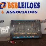 LOTE 261 - 01 MESA DE SOM MARCA ONEAL. (NO ESTADO) ATENÇÃO! FAZER A VISITAÇÃO ANTES DE ARREMATAR, NÃO SABEMOS SE FUNCIONA, LEILÃO NÃO TEM GARANTIA E NEM DEVOLUÇÃO, SUJEITO A POSSÍVEIS AVARIAS VISÍVEIS/OCULTAS E/OU AUSÊNCIA DE COMPONENTES.