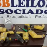 LOTE 067 - 06 FURADEIRAS, 02 PARAFUSADEIRAS COM AVARIAS, 02 LIMAS, 01 CHAVE DE RODA E 02 LIMAS. (NO ESTADO) ATENÇÃO! FAZER A VISITAÇÃO ANTES DE ARREMATAR, NÃO SABEMOS SE FUNCIONA, LEILÃO NÃO TEM GARANTIA E NEM DEVOLUÇÃO, SUJEITO A POSSÍVEIS AVARIAS VISÍVEIS/OCULTAS E/OU AUSÊNCIA DE COMPONENTES.