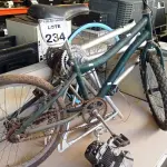 LOTE 234 - 02 QUADROS DE ALUMÍNIO, 01 MOTOR PARA BIKE INCOMPLETO E 01 BIKE INFANTIL. (NO ESTADO) ATENÇÃO! FAZER A VISITAÇÃO ANTES DE ARREMATAR, NÃO SABEMOS SE FUNCIONA, LEILÃO NÃO TEM GARANTIA E NEM DEVOLUÇÃO, SUJEITO A POSSÍVEIS AVARIAS VISÍVEIS/OCULTAS E/OU AUSÊNCIA DE COMPONENTES.