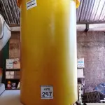 LOTE 267 - 01 LIXEIRA GRANDE REDONDA COM TAMPA. (NO ESTADO) ATENÇÃO! FAZER A VISITAÇÃO ANTES DE ARREMATAR, NÃO SABEMOS SE FUNCIONA, LEILÃO NÃO TEM GARANTIA E NEM DEVOLUÇÃO, SUJEITO A POSSÍVEIS AVARIAS VISÍVEIS/OCULTAS E/OU AUSÊNCIA DE COMPONENTES.