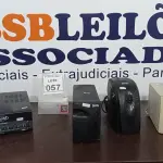 LOTE 057 - 01 MIXER AMPLIFICADOR E 03 ESTABILIZADORES. (NO ESTADO) ATENÇÃO! FAZER A VISITAÇÃO ANTES DE ARREMATAR, NÃO SABEMOS SE FUNCIONA, LEILÃO NÃO TEM GARANTIA E NEM DEVOLUÇÃO, SUJEITO A POSSÍVEIS AVARIAS VISÍVEIS/OCULTAS E/OU AUSÊNCIA DE COMPONENTES.