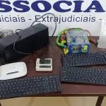 LOTE 286 - 01 NOBREAK, 03 TECLADOS, 01 FONTE DE PC, LEITORAS DE CÓDIGOS DE BARRAS E CABOS DIVERSOS. (NO ESTADO) ATENÇÃO! FAZER A VISITAÇÃO ANTES DE ARREMATAR, NÃO SABEMOS SE FUNCIONA, LEILÃO NÃO TEM GARANTIA E NEM DEVOLUÇÃO, SUJEITO A POSSÍVEIS AVARIAS VISÍVEIS/OCULTAS E/OU AUSÊNCIA DE COMPONENTES.