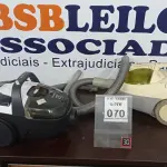 LOTE 070 - 02 ASPIRADORES DE PÓ. (NO ESTADO) ATENÇÃO! FAZER A VISITAÇÃO ANTES DE ARREMATAR, NÃO SABEMOS SE FUNCIONA, LEILÃO NÃO TEM GARANTIA E NEM DEVOLUÇÃO, SUJEITO A POSSÍVEIS AVARIAS VISÍVEIS/OCULTAS E/OU AUSÊNCIA DE COMPONENTES.