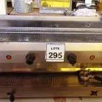 LOTE 295 - 01 MÁQUINA DE CAFÉ EXPRESSO INDUSTRIAL. (NO ESTADO) ATENÇÃO! FAZER A VISITAÇÃO ANTES DE ARREMATAR, NÃO SABEMOS SE FUNCIONA. LEILÃO NÃO TEM GARANTIA E NEM DEVOLUÇÃO, SUJEITO A POSSÍVEIS AVARIAS VISÍVEIS/OCULTAS E/OU AUSÊNCIA DE COMPONENTES.