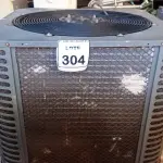 LOTE 304 - 01 CONDENSADORA MARCA KOMECO. (NO ESTADO) ATENÇÃO! FAZER A VISITAÇÃO ANTES DE ARREMATAR, NÃO SABEMOS SE FUNCIONA, LEILÃO NÃO TEM GARANTIA E NEM DEVOLUÇÃO, SUJEITO A POSSÍVEIS AVARIAS VISÍVEIS/OCULTAS E/OU AUSÊNCIA DE COMPONENTES.