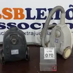 LOTE 070 - 02 ASPIRADORES DE PÓ. (NO ESTADO) ATENÇÃO! FAZER A VISITAÇÃO ANTES DE ARREMATAR, NÃO SABEMOS SE FUNCIONA, LEILÃO NÃO TEM GARANTIA E NEM DEVOLUÇÃO, SUJEITO A POSSÍVEIS AVARIAS VISÍVEIS/OCULTAS E/OU AUSÊNCIA DE COMPONENTES.