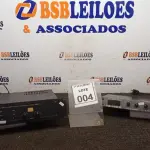 LOTE 004 - 01 AMPLIFICADOR A400 C E 01 MIXER DE ÁUDIO. (NO ESTADO) ATENÇÃO! FAZER A VISITAÇÃO ANTES DE ARREMATAR, NÃO SABEMOS SE FUNCIONA, LEILÃO NÃO TEM GARANTIA E NEM DEVOLUÇÃO, SUJEITO A POSSÍVEIS AVARIAS VISÍVEIS/OCULTAS E/OU AUSÊNCIA DE COMPONENTES.