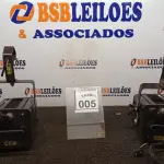 LOTE 005 - 02 REFLETORES DE PALCO. (NO ESTADO) ATENÇÃO! FAZER A VISITAÇÃO ANTES DE ARREMATAR, NÃO SABEMOS SE FUNCIONA, LEILÃO NÃO TEM GARANTIA E NEM DEVOLUÇÃO, SUJEITO A POSSÍVEIS AVARIAS VISÍVEIS/OCULTAS E/OU AUSÊNCIA DE COMPONENTES.