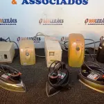 LOTE 227 - 03 FERROS DE PASSAR E 05 ESTABILIZADORES. (NO ESTADO) ATENÇÃO! FAZER A VISITAÇÃO ANTES DE ARREMATAR, NÃO SABEMOS SE FUNCIONA, LEILÃO NÃO TEM GARANTIA E NEM DEVOLUÇÃO, SUJEITO A POSSÍVEIS AVARIAS VISÍVEIS/OCULTAS E/OU AUSÊNCIA DE COMPONENTES.