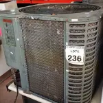 LOTE 236 - 01 CONDENSADORA MARCA KOMECO. (NO ESTADO) ATENÇÃO! FAZER A VISITAÇÃO ANTES DE ARREMATAR, NÃO SABEMOS SE FUNCIONA, LEILÃO NÃO TEM GARANTIA E NEM DEVOLUÇÃO, SUJEITO A POSSÍVEIS AVARIAS VISÍVEIS/OCULTAS E/OU AUSÊNCIA DE COMPONENTES.
