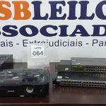 LOTE 064 - 01 PROJETOR, 02 SWITCHES E 01 MIXER AMPLIFICADOR. (NO ESTADO) ATENÇÃO! FAZER A VISITAÇÃO ANTES DE ARREMATAR, NÃO SABEMOS SE FUNCIONA, LEILÃO NÃO TEM GARANTIA E NEM DEVOLUÇÃO, SUJEITO A POSSÍVEIS AVARIAS VISÍVEIS/OCULTAS E/OU AUSÊNCIA DE COMPONENTES.
